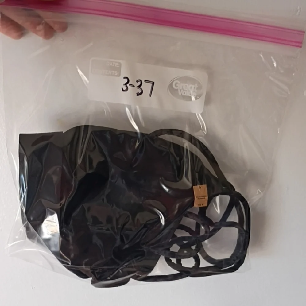 Victorias Secret Elegant Black Velvet Bra with Criss Cross Straps womens small - Picture 4 of 4